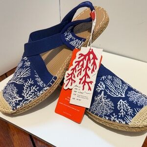 Coral Pattern Navy Sandals